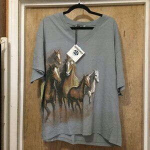 NWT Daydreamer t-shirt Horse graphic v-neck  one size color is light blue/sage